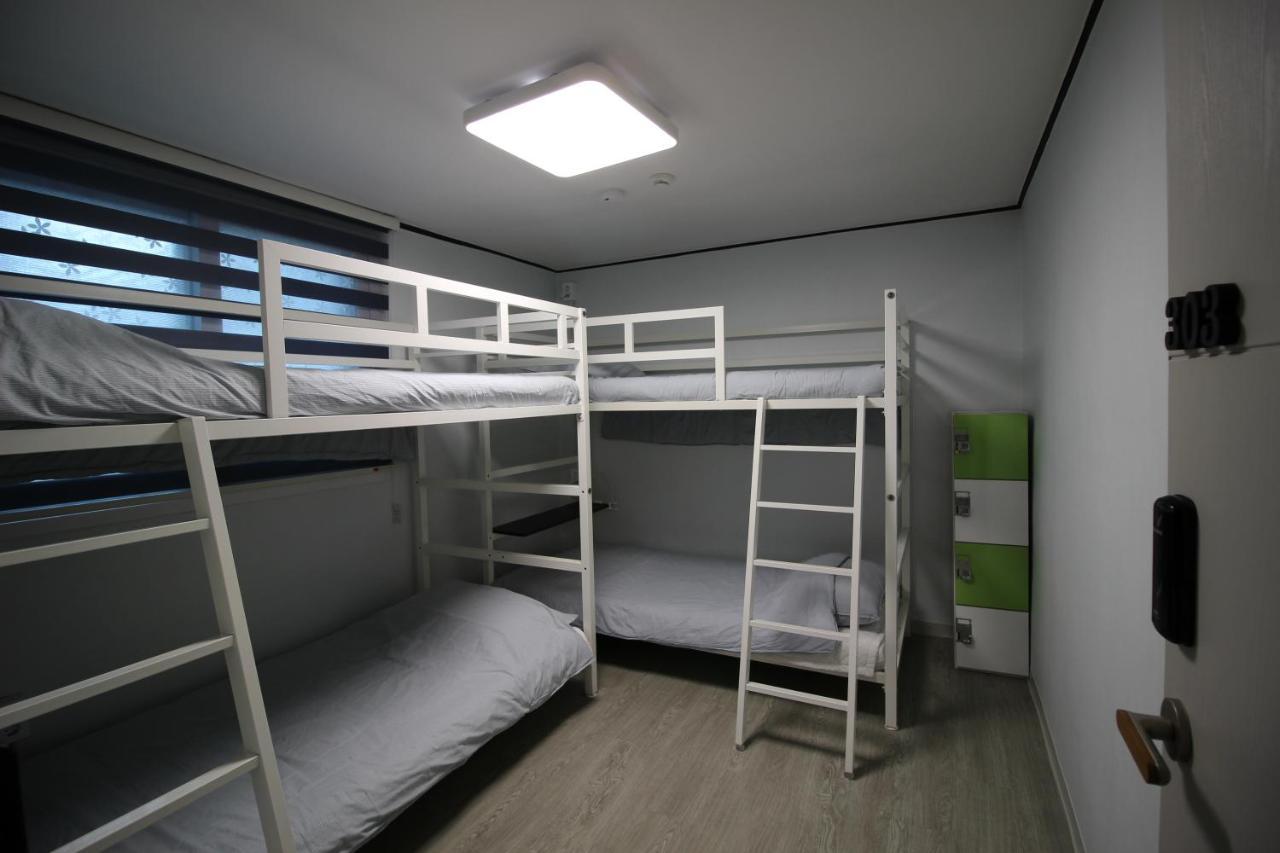 Bunk Backpackers Rumah tetamu