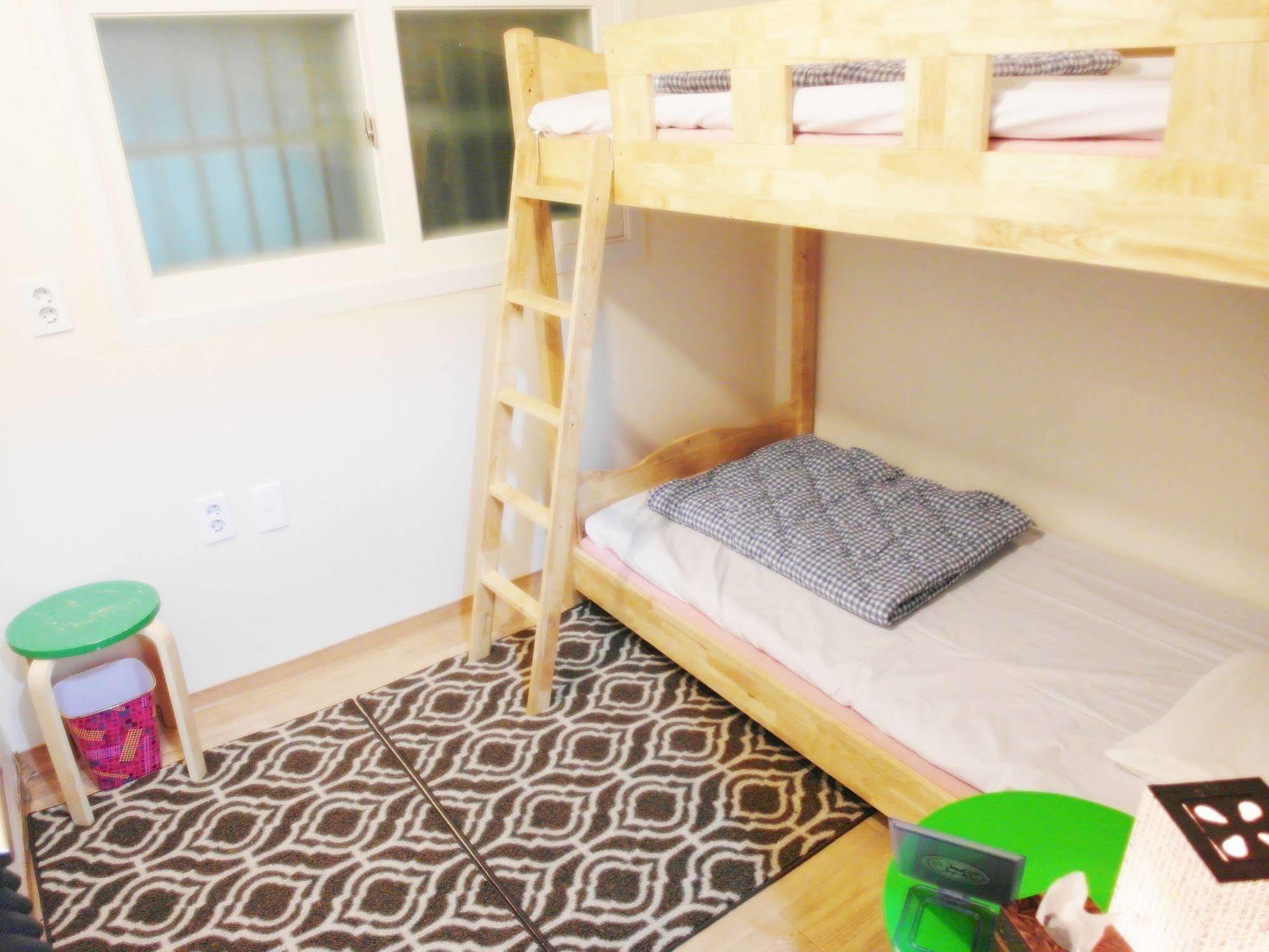 Bunk Backpackers Rumah tetamu 2*