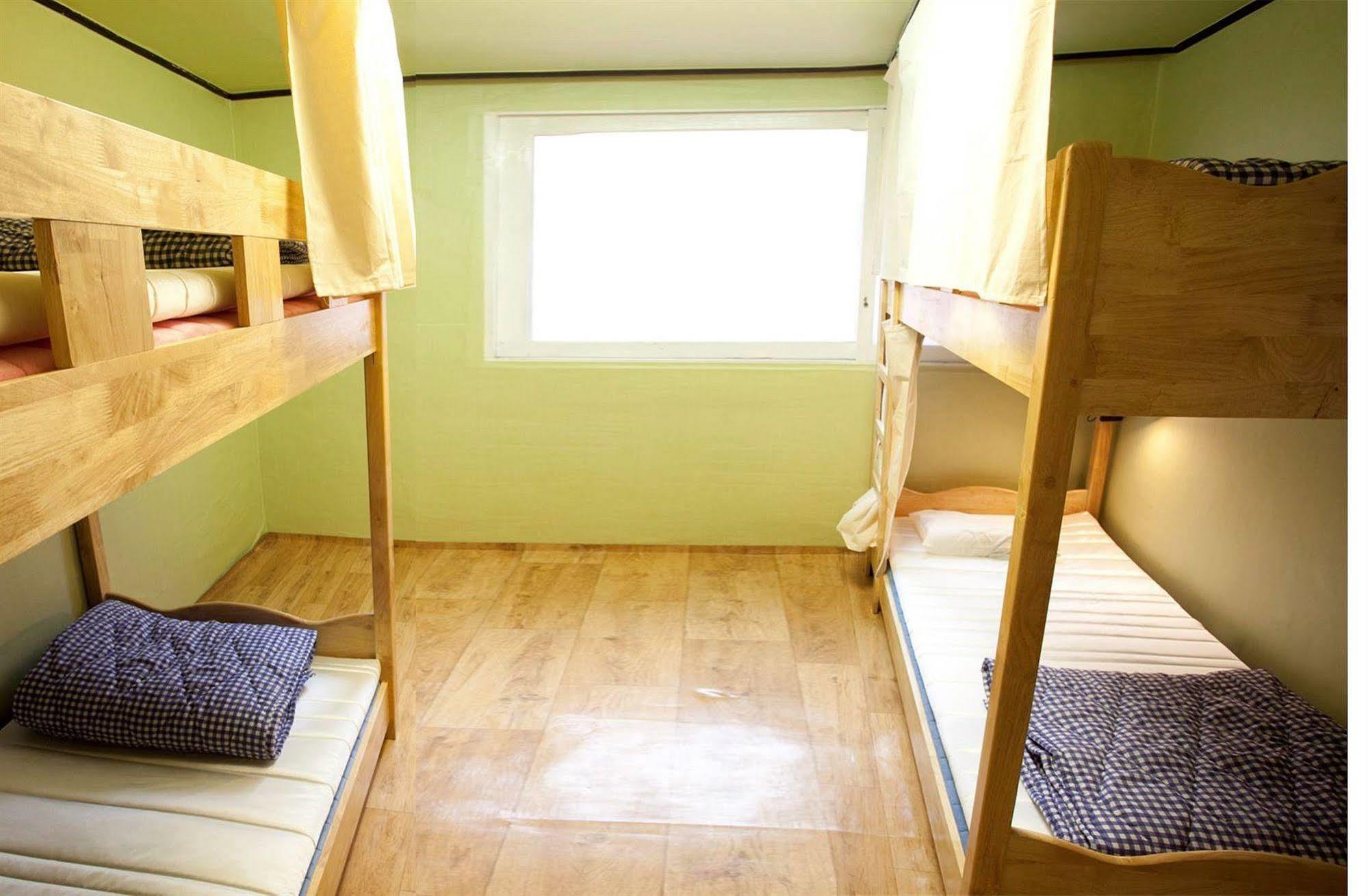Bunk Backpackers Rumah tetamu Seoul